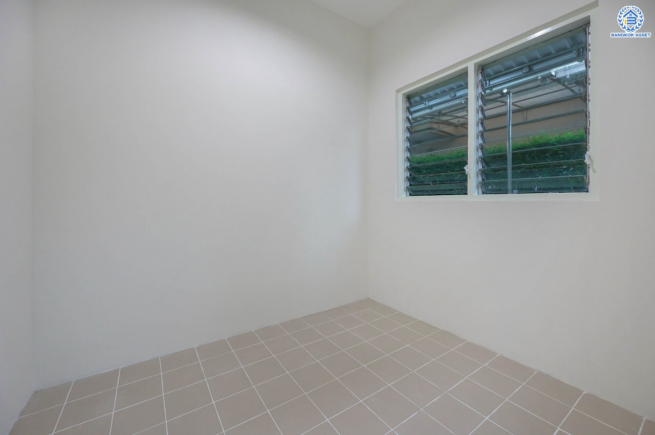 บ้านมือสองตกแต่งใหม่ โครงการ คาซ่าแกรนด์ รัตนาธิเบศร์-ราชพฤกษ์ บ้านเดี่ยวจากแบรนด์ Q.House เนื้อที่ 68 ตร.ว. ฟังก์ชัน 3 ห้องนอน 4 ห้องน้ำ 1 ห้องแม่บ้าน จอดรถได้ถึง 2 คัน พร้อม Facilities ครบครัน บนทำเลเดินทางสะดวก ติดถนนราชพฤกษ์ ใกล้เซ็นทรัลเวสต์เกต และรถไฟฟ้าสายสีม่วง "สถานีบางรักใหญ่"